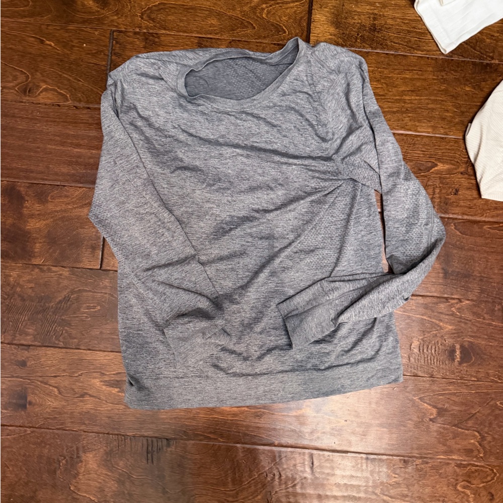 Lululemon swiftly tech long sleeve size 6